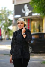 مانتو مشکی کوتاه دخترانه گیپور گل برجسته Paloma Noir - تصویر 3