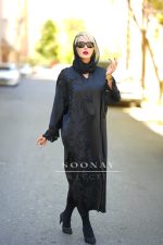 مانتو عبایی مشکی گلدوزی و بریده دوزی طرح نارسیس - تصویر 3